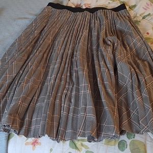 NWOT Plaid Pleated Skirt